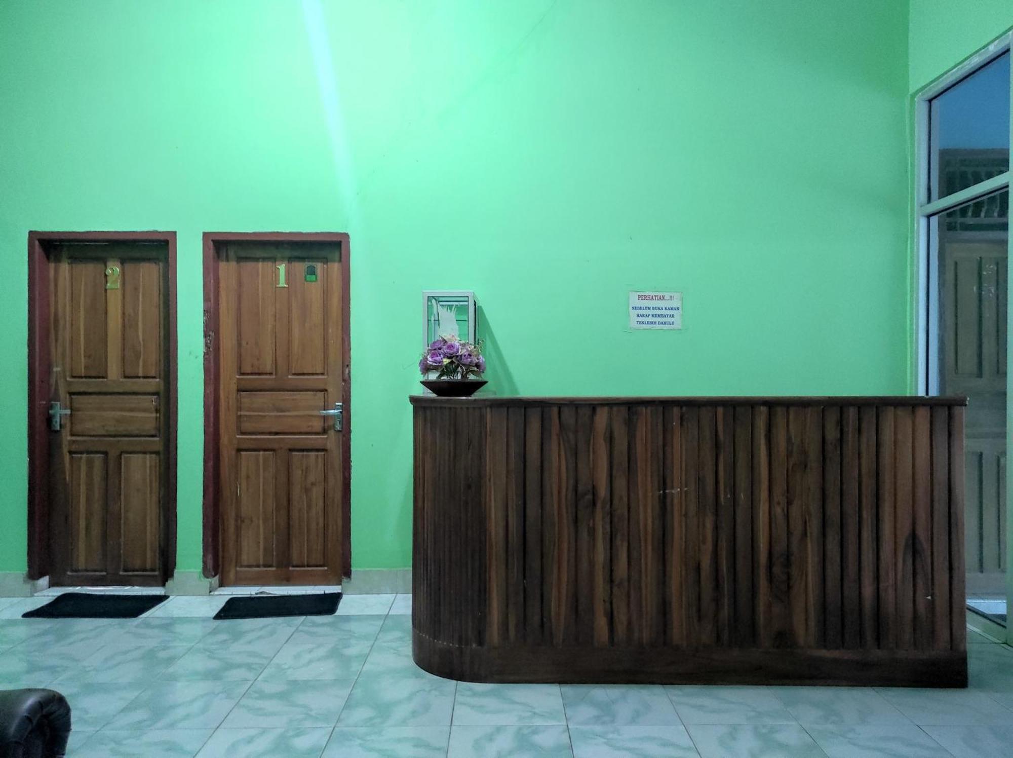 Oyo 93411 Syariah Hotel Tomborang Karema Ngoại thất bức ảnh