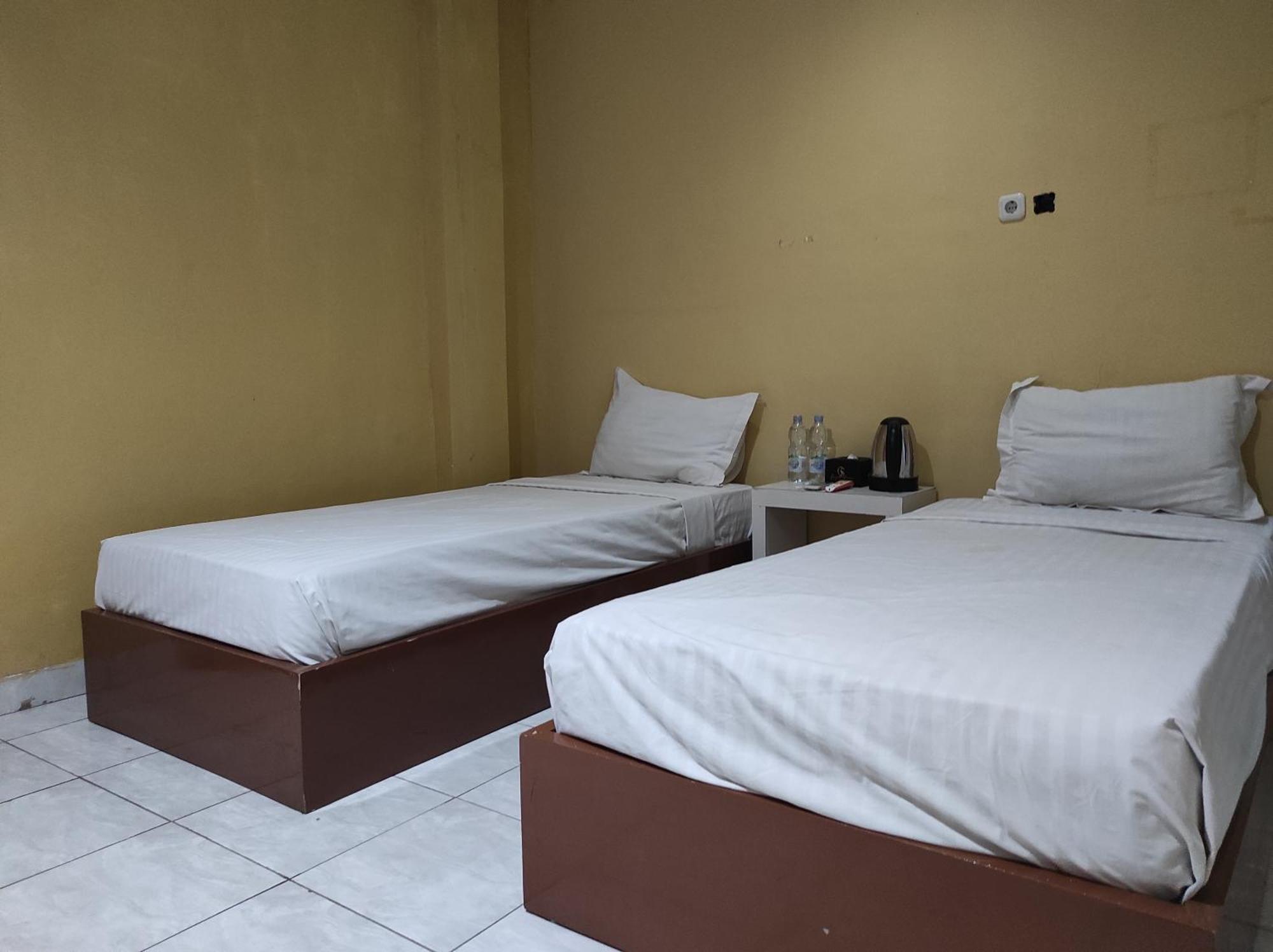 Oyo 93411 Syariah Hotel Tomborang Karema Ngoại thất bức ảnh