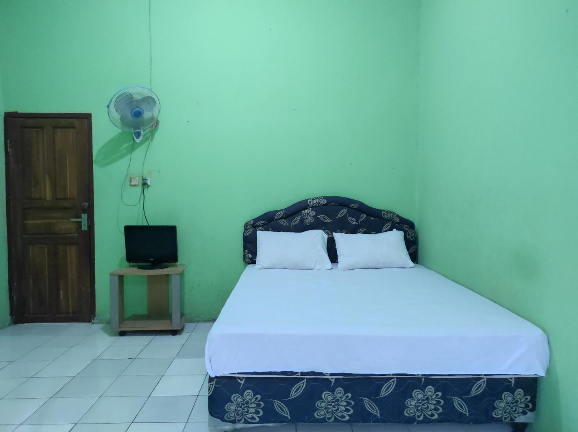 Oyo 93411 Syariah Hotel Tomborang Karema Ngoại thất bức ảnh