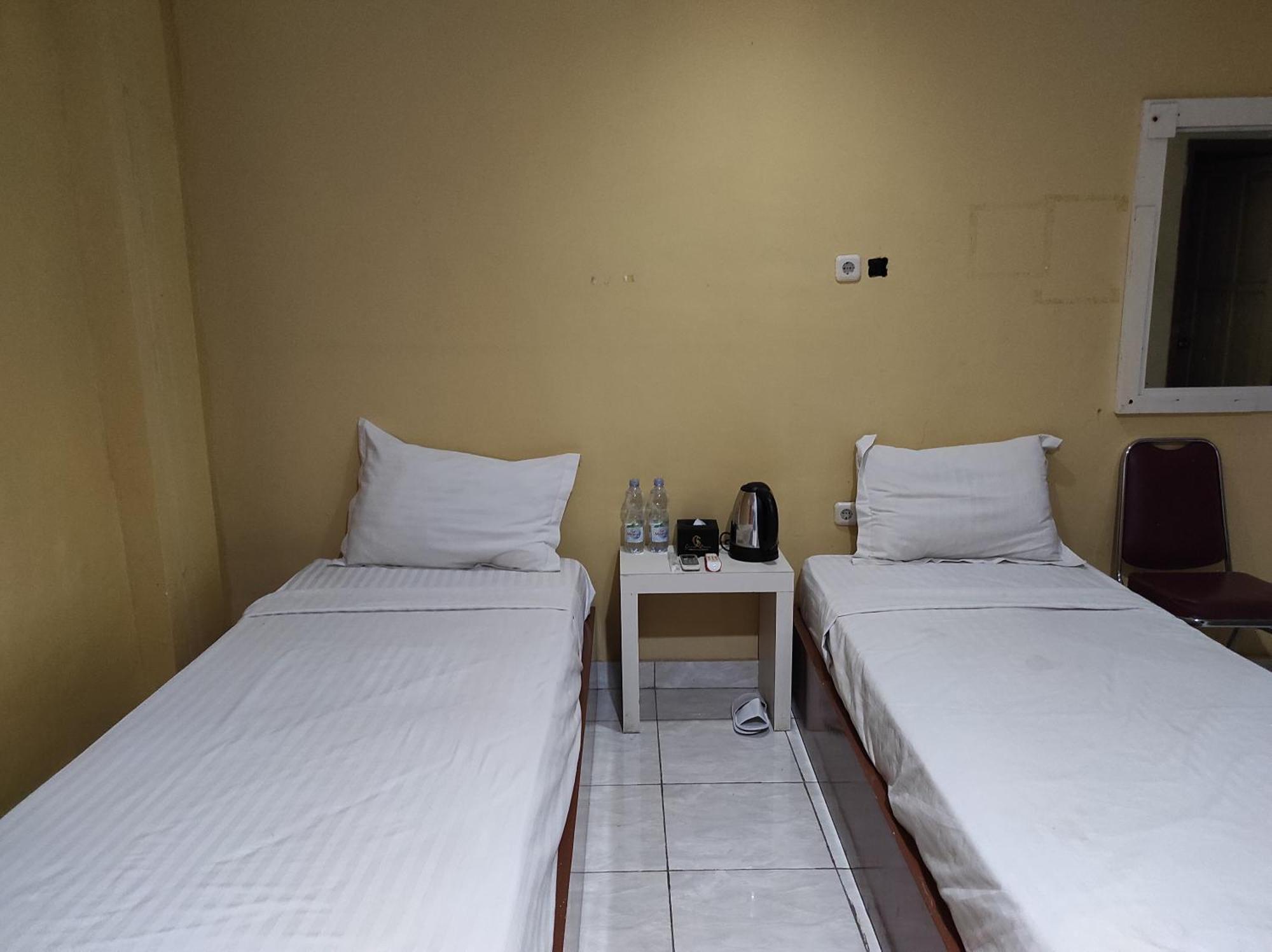 Oyo 93411 Syariah Hotel Tomborang Karema Ngoại thất bức ảnh