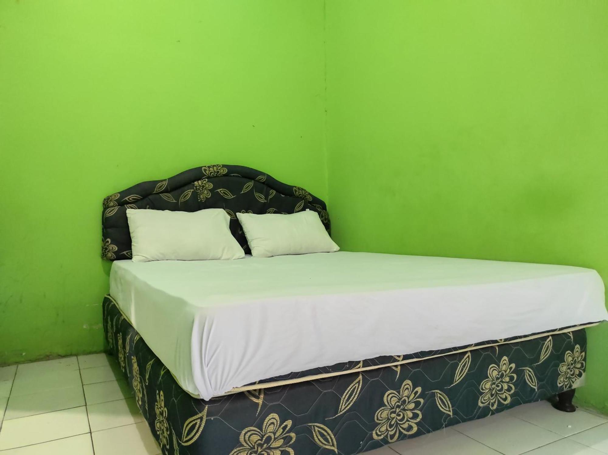 Oyo 93411 Syariah Hotel Tomborang Karema Ngoại thất bức ảnh