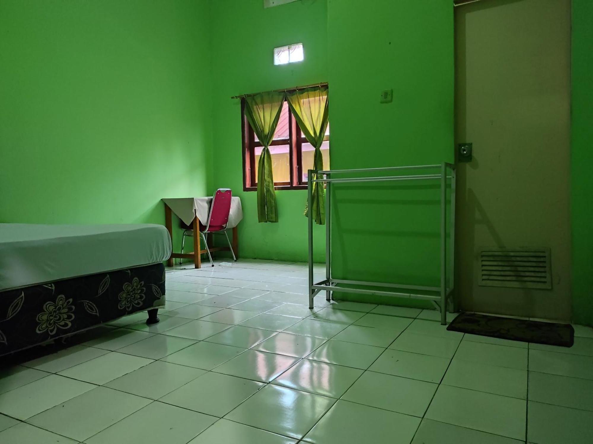 Oyo 93411 Syariah Hotel Tomborang Karema Ngoại thất bức ảnh