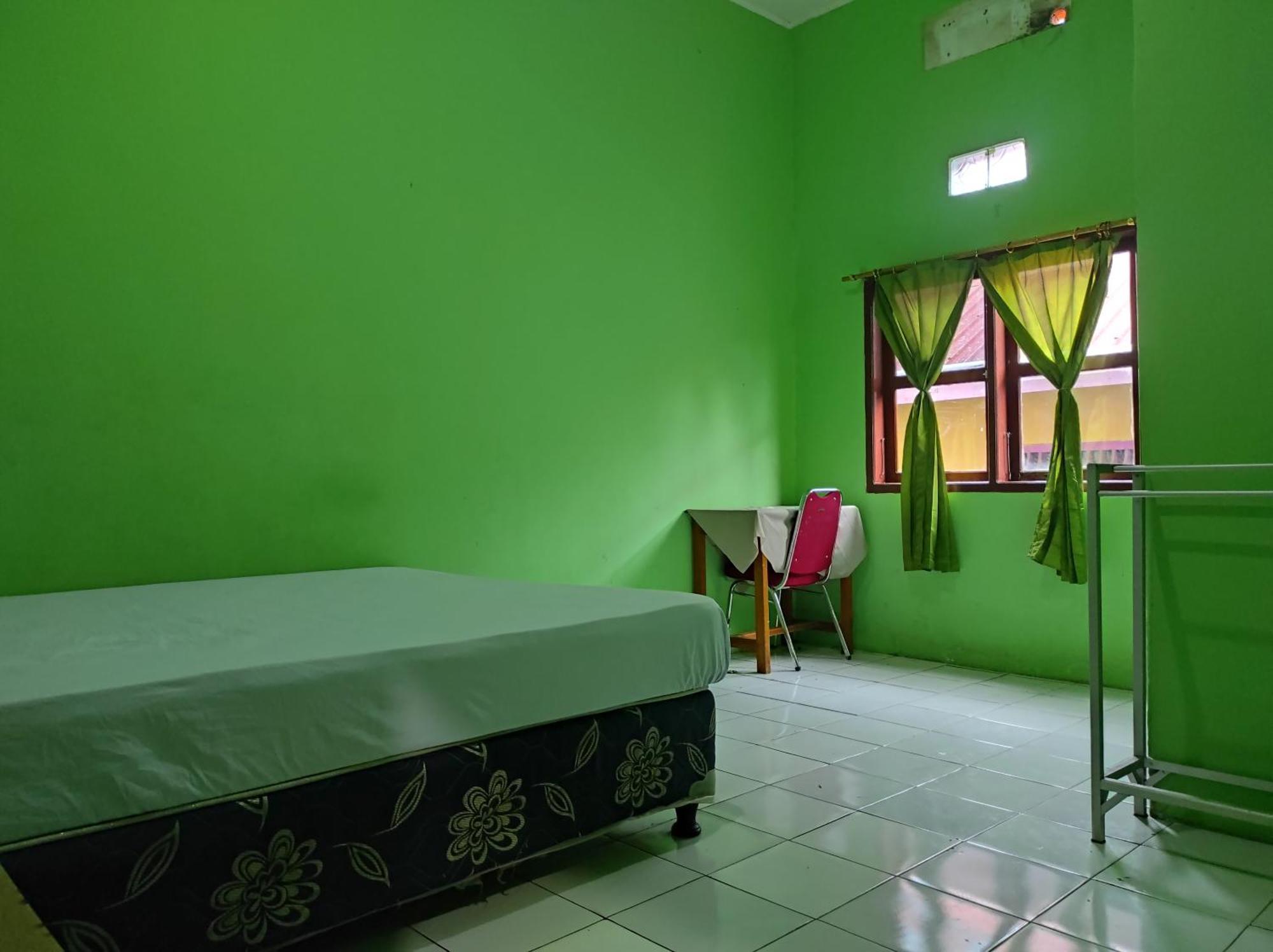 Oyo 93411 Syariah Hotel Tomborang Karema Ngoại thất bức ảnh