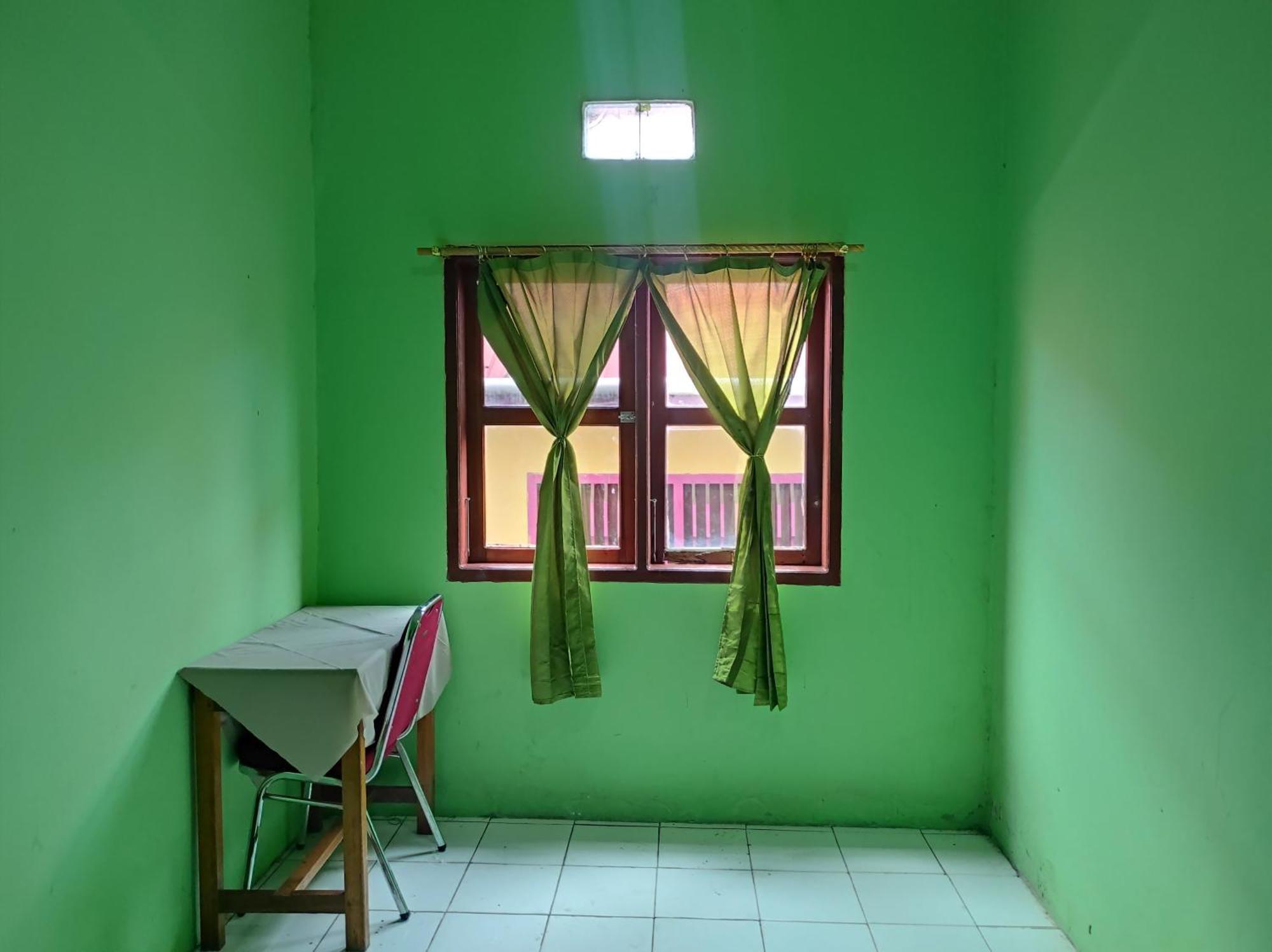 Oyo 93411 Syariah Hotel Tomborang Karema Ngoại thất bức ảnh